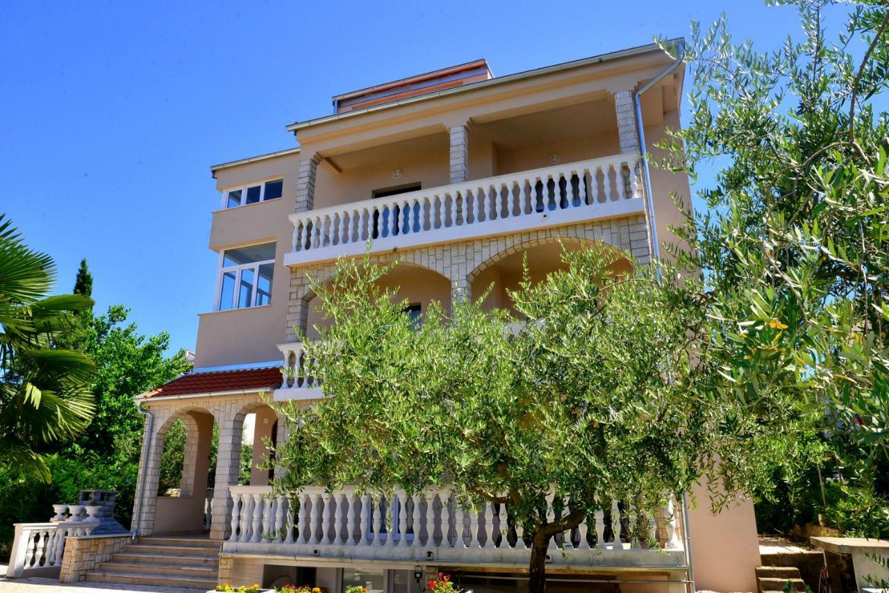 Villa Rea Малинска Екстериор снимка